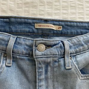 721 Levi’s distressed Jeans - High Rise
